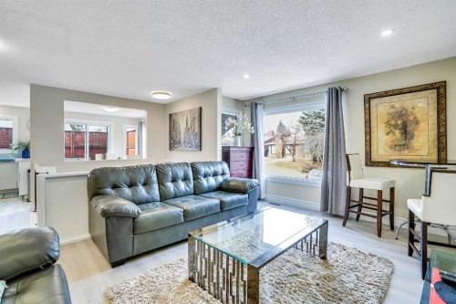 20 Bermuda Road Nw, Calgary, AB - Indoor Photo Showing Living Room