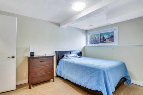 20 Bermuda Road Nw, Calgary, AB - Indoor Photo Showing Bedroom
