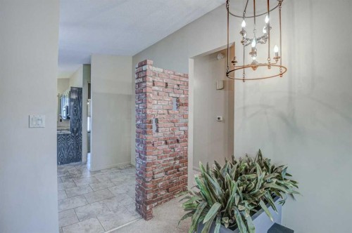 3420 Lane Crescent Sw, Calgary, AB - Indoor Photo Showing Bathroom