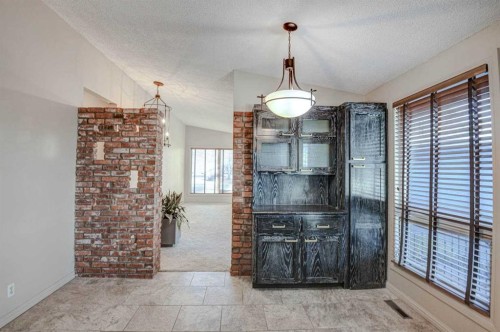 3420 Lane Crescent Sw, Calgary, AB - Indoor Photo Showing Other Room