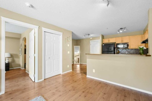 8107-70 Panamount Drive Nw, Calgary, AB - Indoor Photo Showing Kitchen