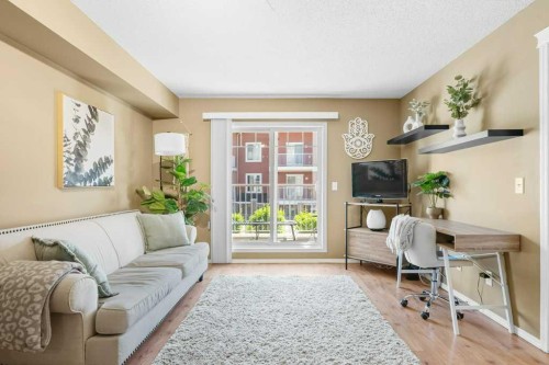 8107-70 Panamount Drive Nw, Calgary, AB - Indoor Photo Showing Living Room