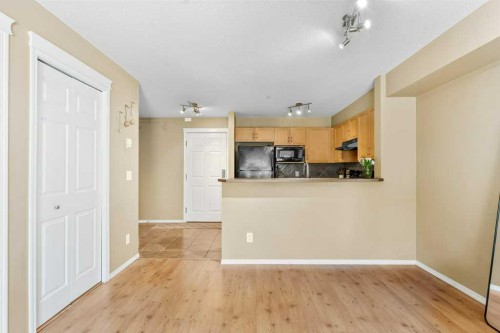 8107-70 Panamount Drive Nw, Calgary, AB - Indoor Photo Showing Kitchen