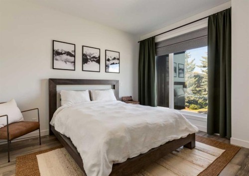 4905 16 Street Sw, Calgary, AB - Indoor Photo Showing Bedroom