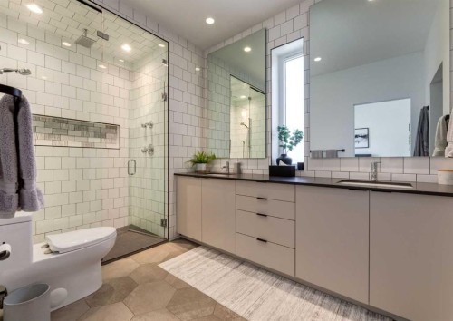 4905 16 Street Sw, Calgary, AB - Indoor Photo Showing Bathroom