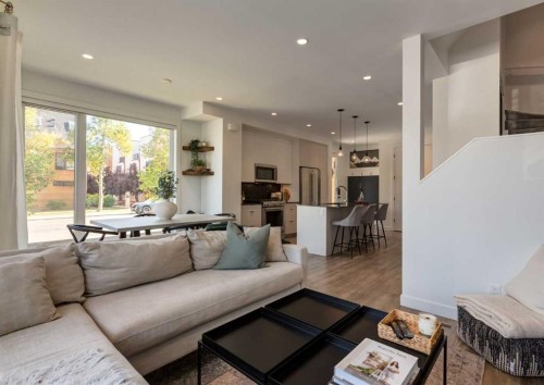4905 16 Street Sw, Calgary, AB - Indoor Photo Showing Living Room