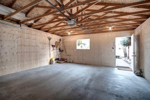 923 5 Street Nw, Calgary, AB - Indoor