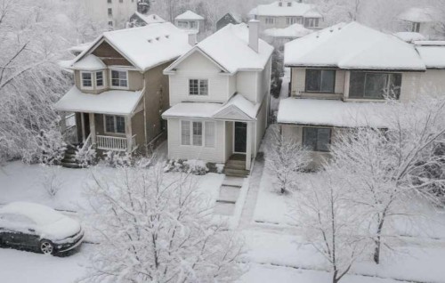 923 5 Street Nw, Calgary, AB - Outdoor With Facade
