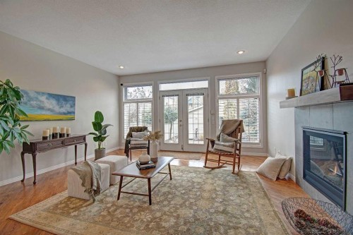 923 5 Street Nw, Calgary, AB - Indoor Photo Showing Living Room With Fireplace
