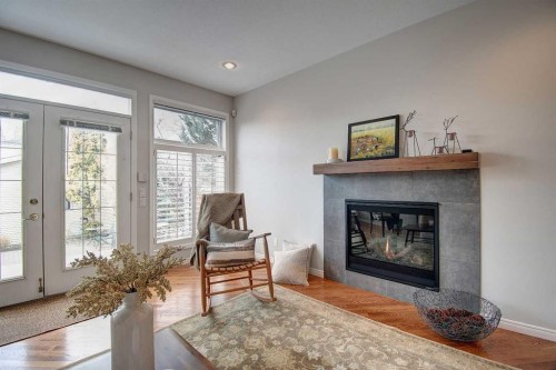 923 5 Street Nw, Calgary, AB - Indoor Photo Showing Living Room With Fireplace