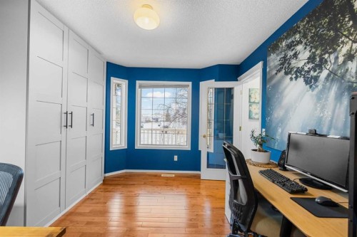 62 Canoe Circle Sw, Airdrie, AB - Indoor Photo Showing Office