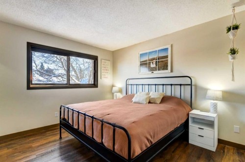 105 Maplewood Drive, Strathmore, AB - Indoor Photo Showing Bedroom