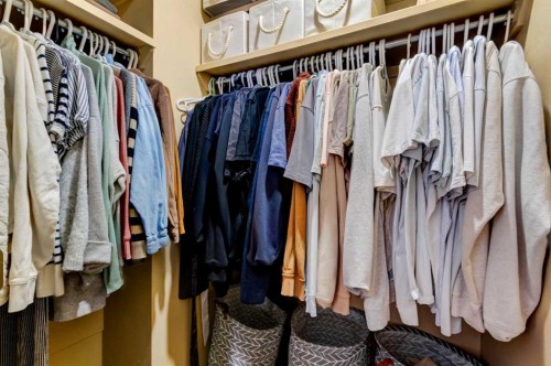 105 Maplewood Drive, Strathmore, AB - Indoor With Storage