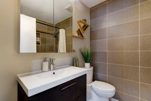 105 Maplewood Drive, Strathmore, AB - Indoor Photo Showing Bathroom
