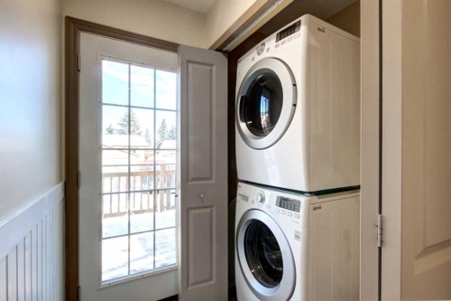 105 Maplewood Drive, Strathmore, AB - Indoor Photo Showing Laundry Room