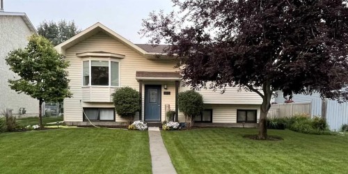 105 Maplewood Drive, Strathmore, AB - Outdoor With Facade