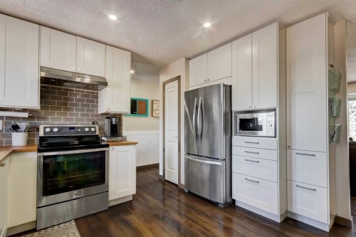 105 Maplewood Drive, Strathmore, AB - Indoor Photo Showing Kitchen