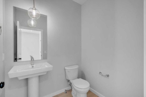 1277 Creekview Drive Sw, Calgary, AB - Indoor Photo Showing Bathroom