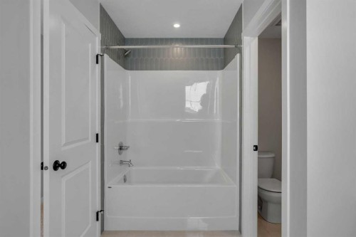 1277 Creekview Drive Sw, Calgary, AB - Indoor Photo Showing Bathroom
