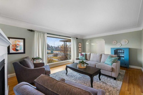3204 24A Street Sw, Calgary, AB - Indoor Photo Showing Living Room