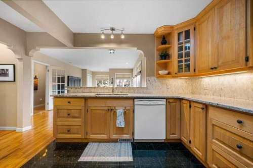 3204 24A Street Sw, Calgary, AB - Indoor Photo Showing Kitchen