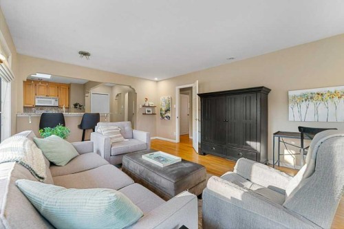 3204 24A Street Sw, Calgary, AB - Indoor Photo Showing Living Room
