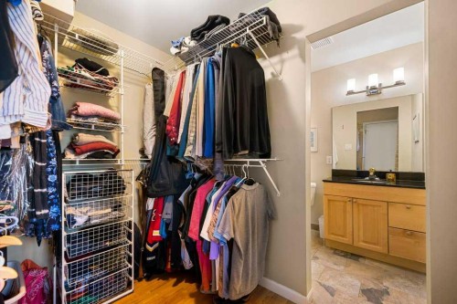 3204 24A Street Sw, Calgary, AB - Indoor With Storage