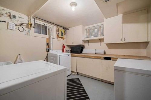 3204 24A Street Sw, Calgary, AB - Indoor Photo Showing Laundry Room