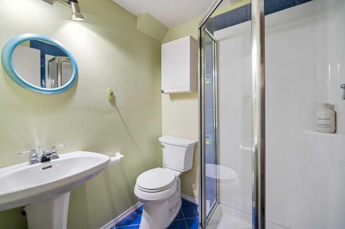 3204 24A Street Sw, Calgary, AB - Indoor Photo Showing Bathroom