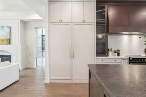 3708 8 Avenue Nw, Calgary, AB - Indoor