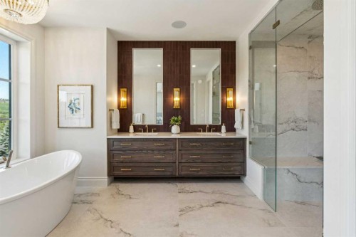 3708 8 Avenue Nw, Calgary, AB - Indoor Photo Showing Bathroom