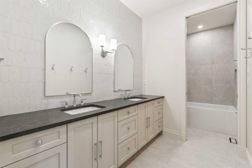 3708 8 Avenue Nw, Calgary, AB - Indoor Photo Showing Bathroom