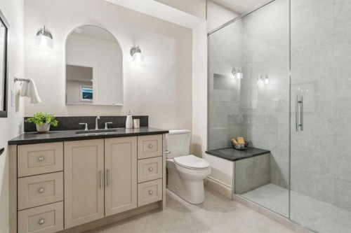 3708 8 Avenue Nw, Calgary, AB - Indoor Photo Showing Bathroom