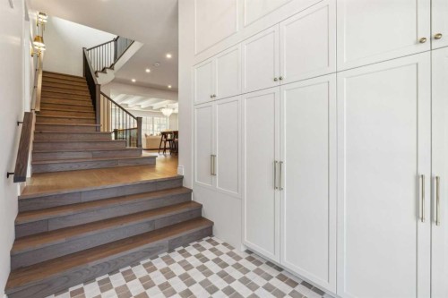 3708 8 Avenue Nw, Calgary, AB - Indoor Photo Showing Other Room