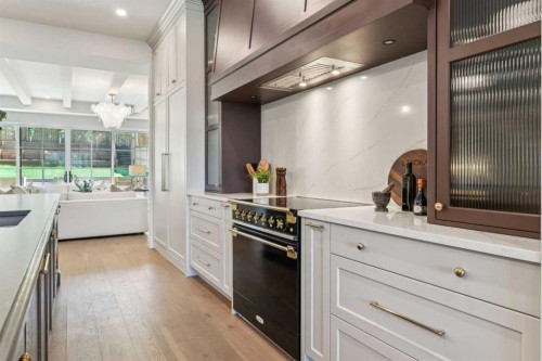 3708 8 Avenue Nw, Calgary, AB - Indoor Photo Showing Kitchen
