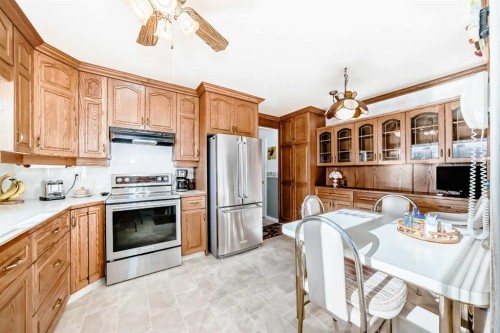 2119 Mackid Crescent Ne, Calgary, AB - Indoor Photo Showing Kitchen