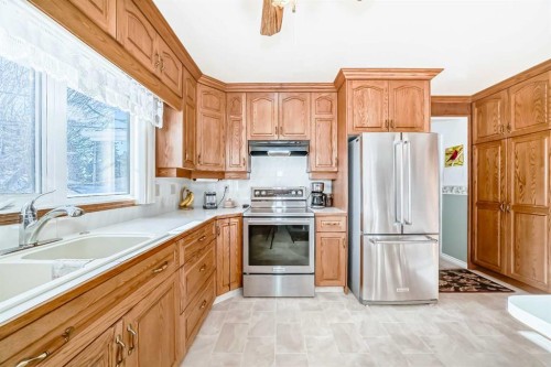 2119 Mackid Crescent Ne, Calgary, AB - Indoor Photo Showing Kitchen
