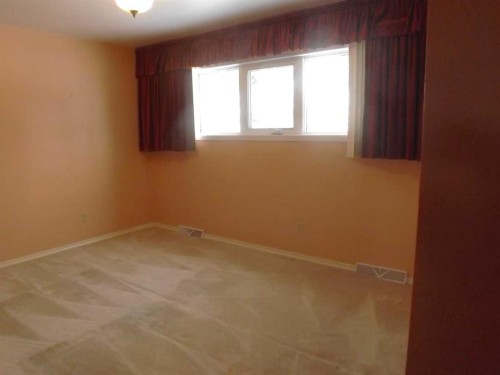 2119 Mackid Crescent Ne, Calgary, AB - Indoor Photo Showing Other Room