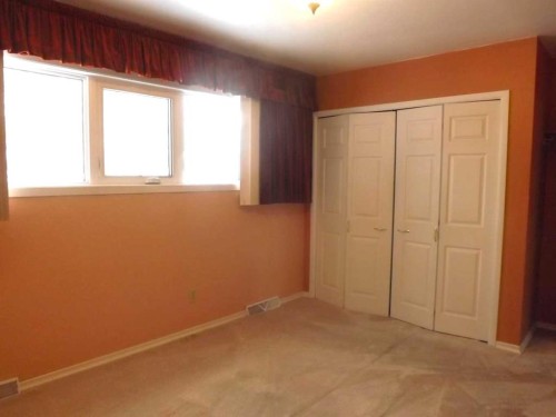 2119 Mackid Crescent Ne, Calgary, AB - Indoor Photo Showing Other Room