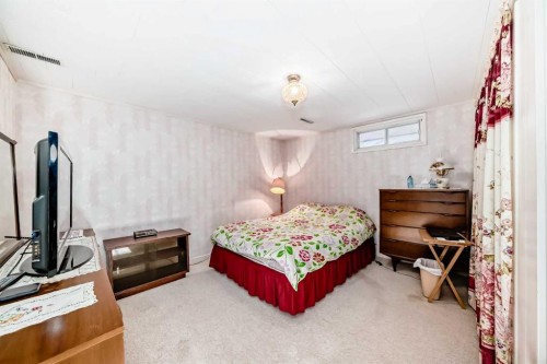 2119 Mackid Crescent Ne, Calgary, AB - Indoor Photo Showing Bedroom