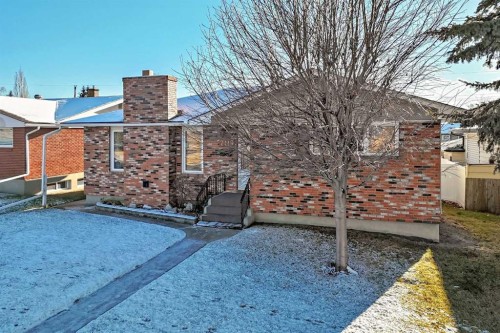 2119 Mackid Crescent Ne, Calgary, AB - Outdoor