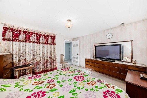 2119 Mackid Crescent Ne, Calgary, AB - Indoor Photo Showing Bedroom