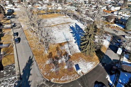2119 Mackid Crescent Ne, Calgary, AB - Outdoor