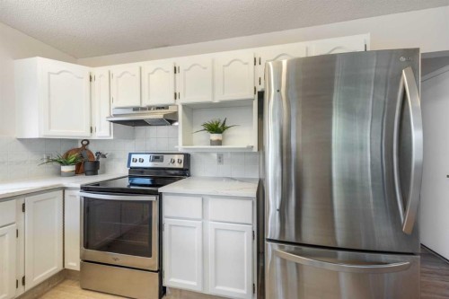 47 Hawkstone Drive Nw, Calgary, AB - Indoor Photo Showing Kitchen With Stainless Steel Kitchen