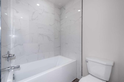 47 Hawkstone Drive Nw, Calgary, AB - Indoor Photo Showing Bathroom