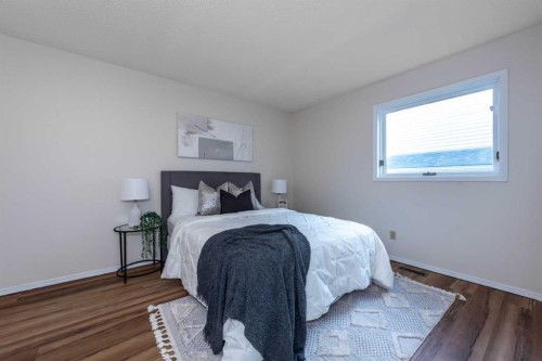 47 Hawkstone Drive Nw, Calgary, AB - Indoor Photo Showing Bedroom