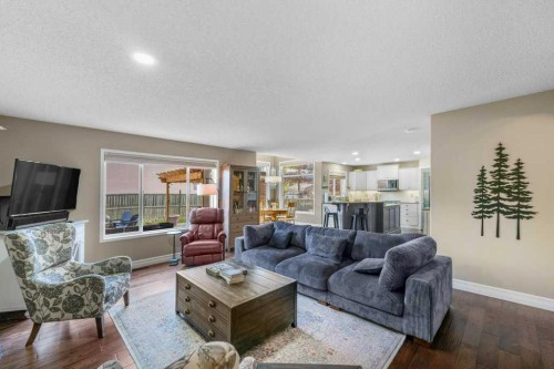 178 Cranwell Close Se, Calgary, AB - Indoor Photo Showing Living Room