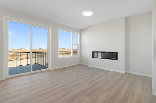 136 Lucas Gardens Nw, Calgary, AB - Indoor With Fireplace