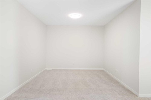 136 Lucas Gardens Nw, Calgary, AB - Indoor Photo Showing Other Room