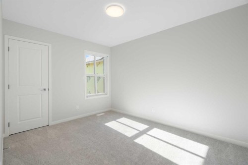 136 Lucas Gardens Nw, Calgary, AB - Indoor Photo Showing Other Room